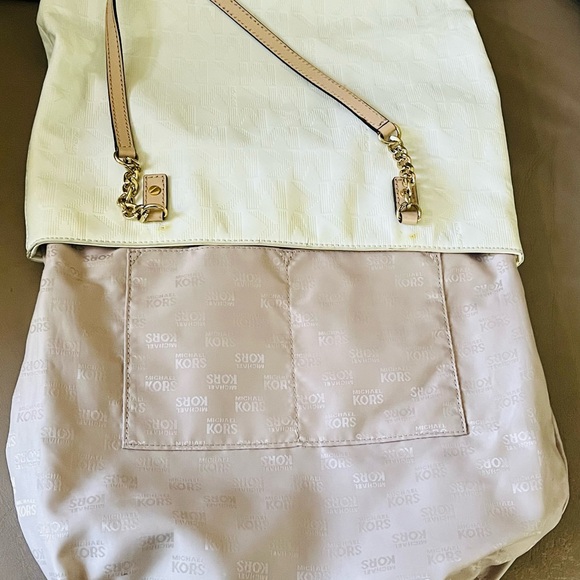 Beautiful Micheal Kors bag - Picture 4 of 16